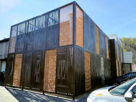 Particolare faccia a vista capannone con sotto struttura in carpenteria Busano Rivara - Carpenteria metallica fabbro
